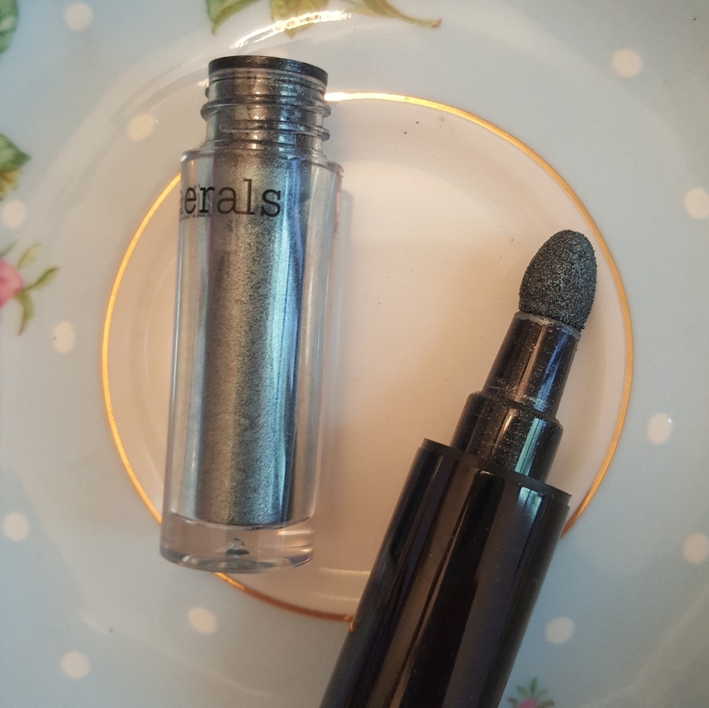 Bare Minerals High Shine eyecolor in Electric